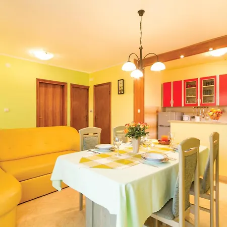 Stunning Home In Cukrici With Wifi *
