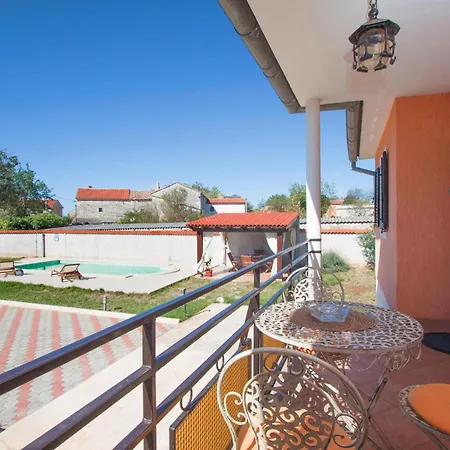 Stunning Home In Cukrici With Wifi Cukrici