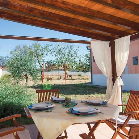 Stunning Home In Cukrici With Wifi
