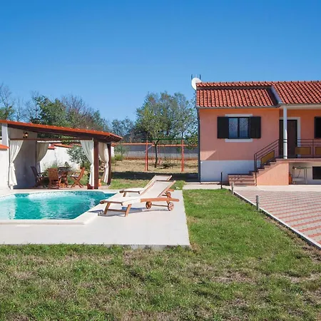 Stunning Home In Cukrici With Wifi Holiday home *